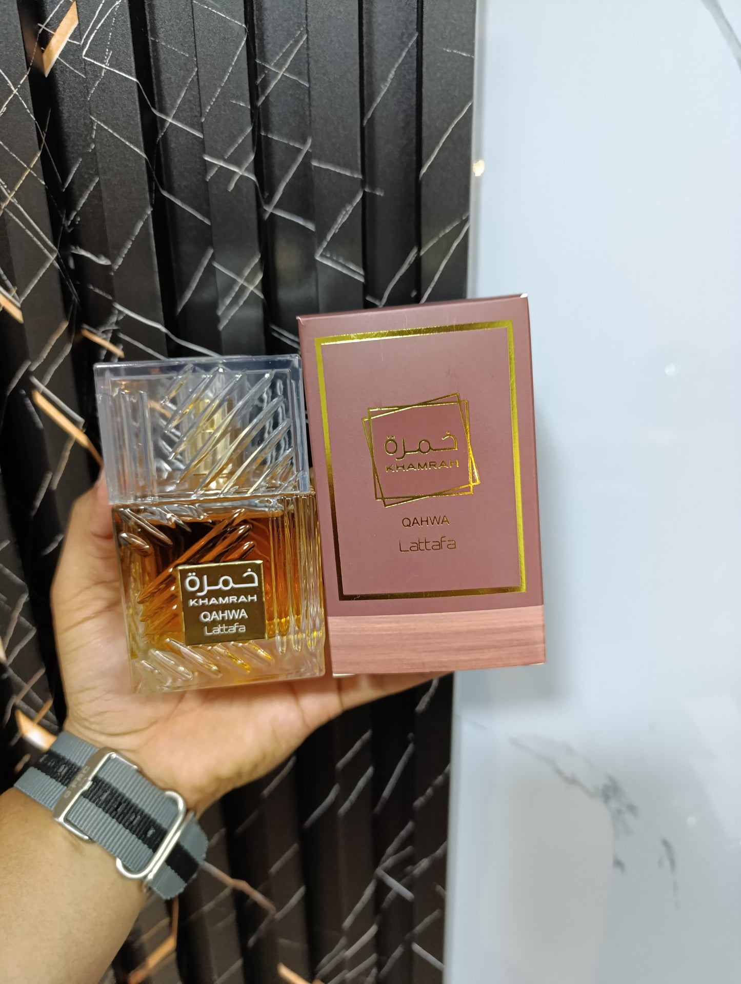 Lattafa Perfumes Khamrah Qahwa en Caja Eco