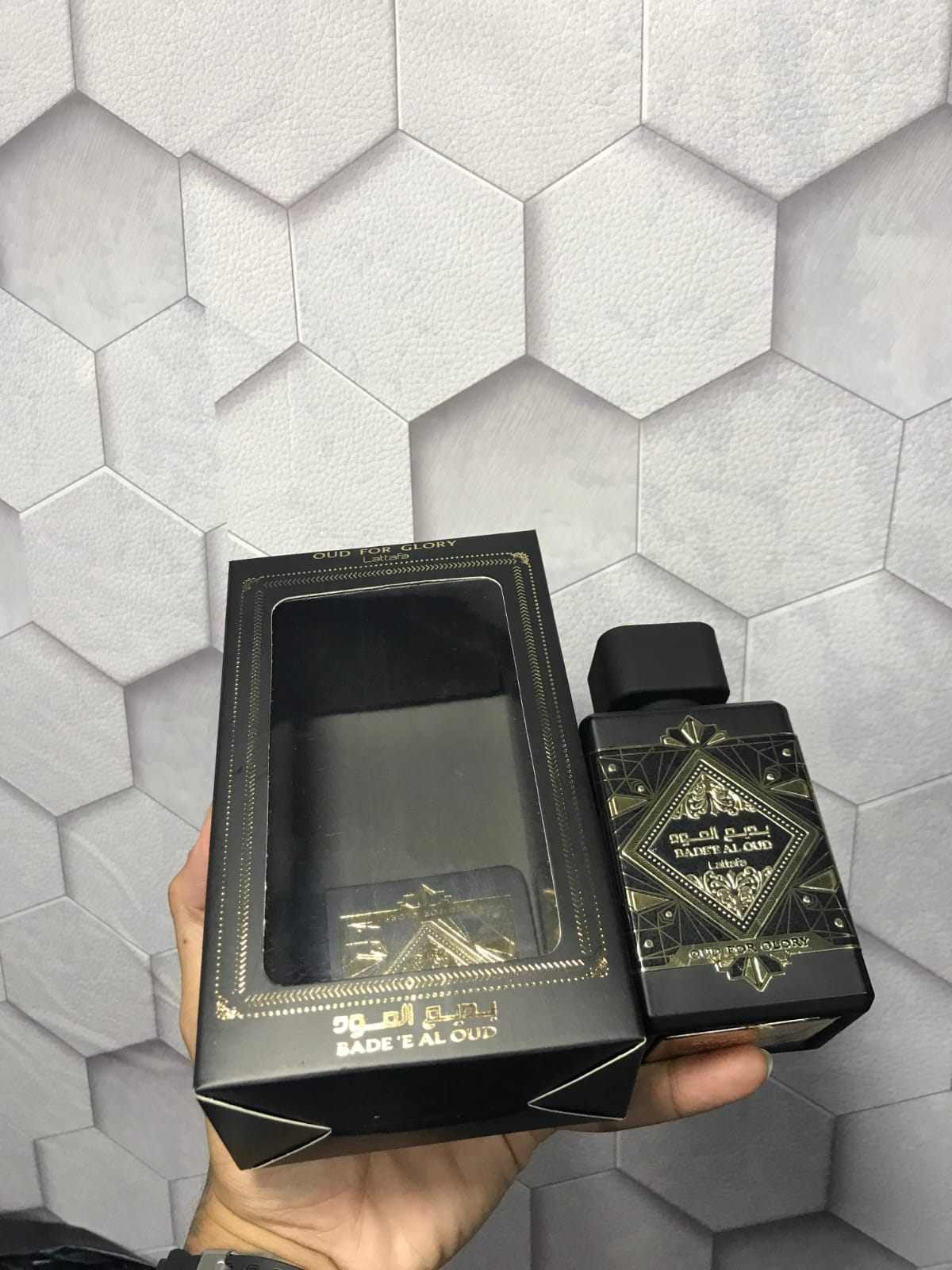 Lattafa Oud For Glory en Caja Eco
